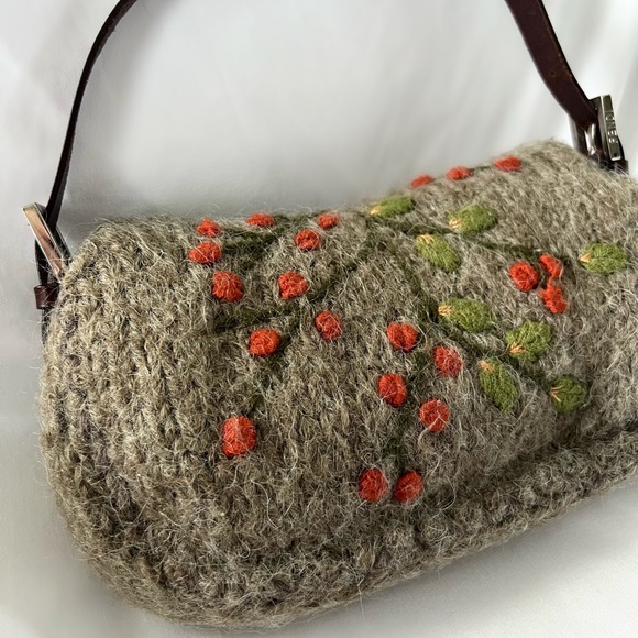 ✨SOLD✨ RARE Fendi Wool Cherry Blossom Baguette - Picture 6 of 13